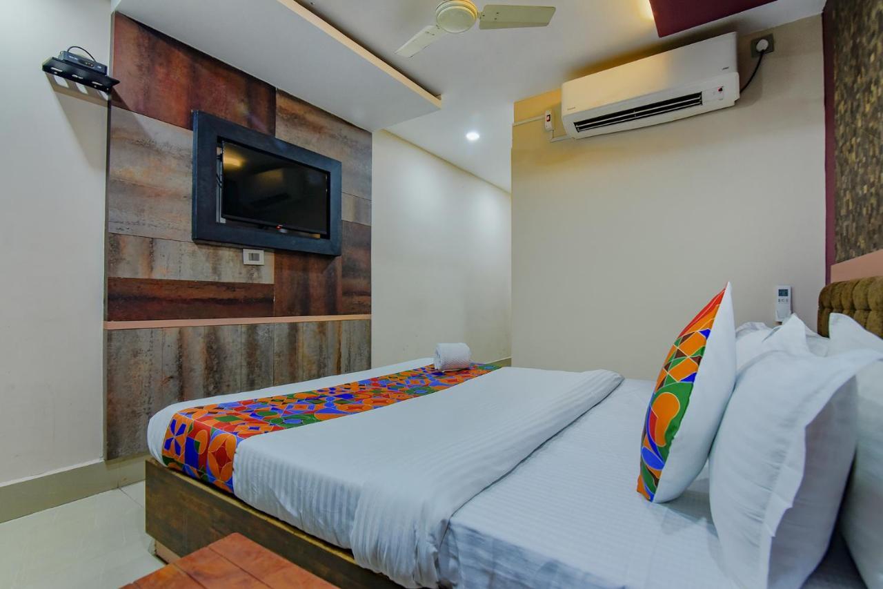בובנשוואר Fabhotel Middleton Desire - Nr Niladri Vihar Square מראה חיצוני תמונה