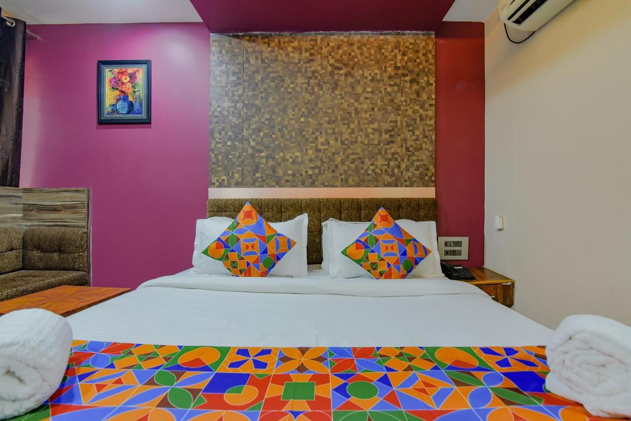 בובנשוואר Fabhotel Middleton Desire - Nr Niladri Vihar Square מראה חיצוני תמונה